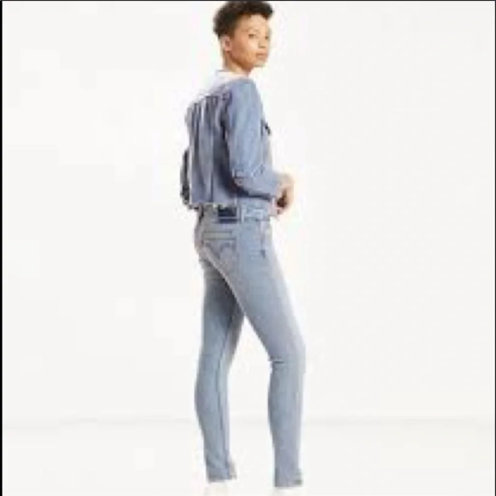 NWT Levi’s: 30x30 Light Blue Altered Skinny Jeans